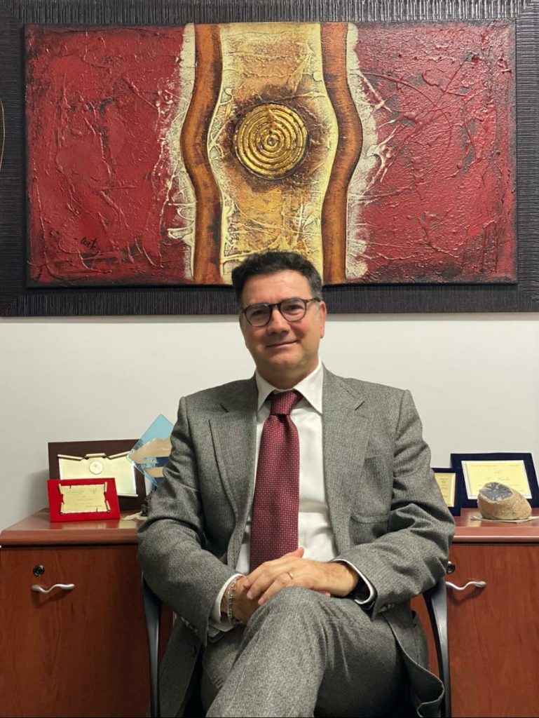 Avvocato Giovanni Forte nel suo studio legale a Napoli